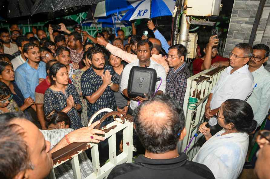 CM Mamata meets junior doctors delegation