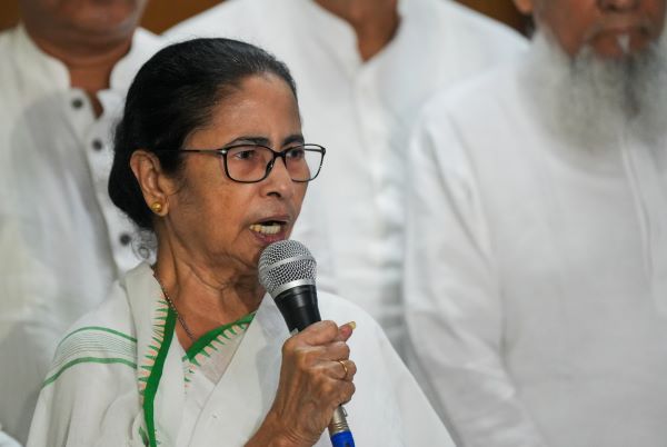 'Please give up hunger strike': Mamata Banerjee appeals to junior doctors through Chief Secretary's phone