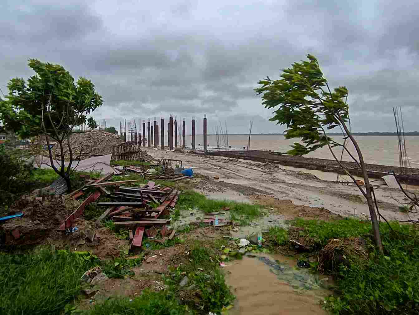 Impact of cyclone ‘Dana’ on Jharkhand: Heavy rains, schools closed in Kolhan division