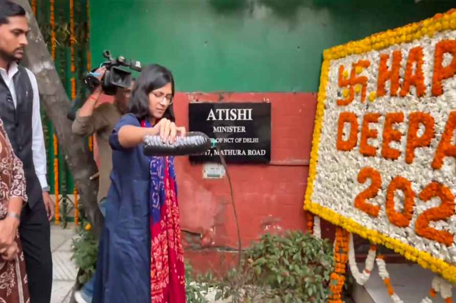 Swati Maliwal outside Delhi CM's residence