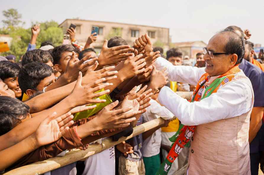 J'khand polls: Shivraj Singh Chouhan campaigns