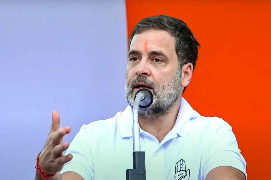 Rahul Gandhi campaigns for Wayanad polls