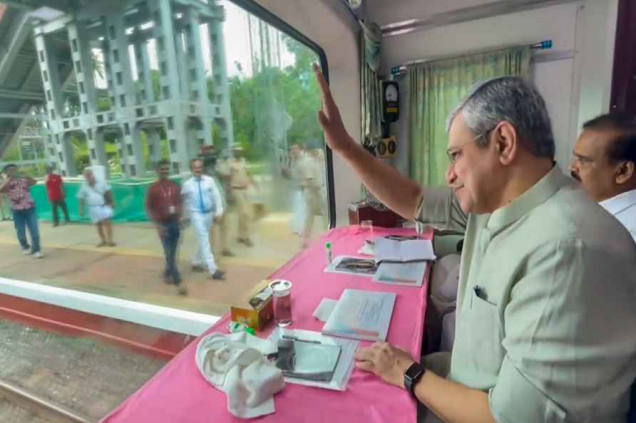 Ashwini Vaishnaw inspects railway infrastructure in Kerala