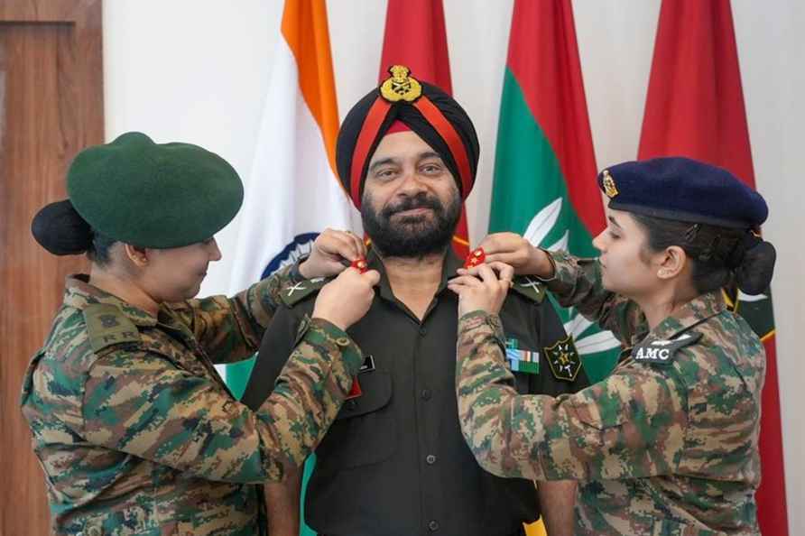 Lt Gen DP Singh pipped by his officer daughters