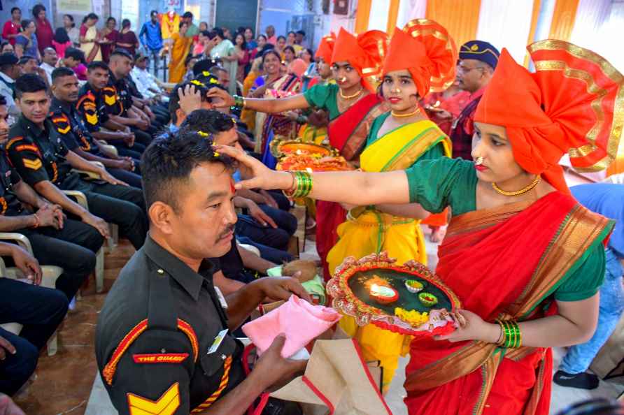 Students celebrate Bhai Dooj with servicemen