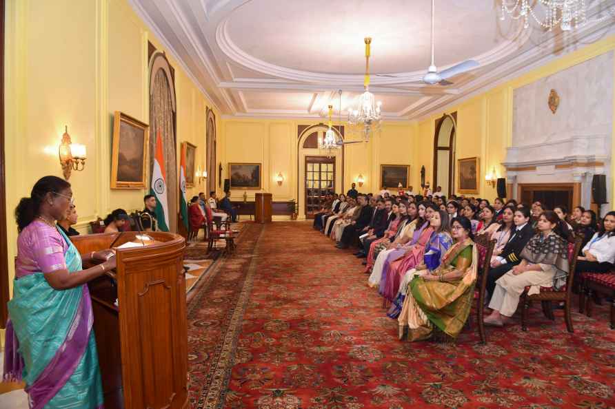 Murmu interacts with aviation sector women achievers