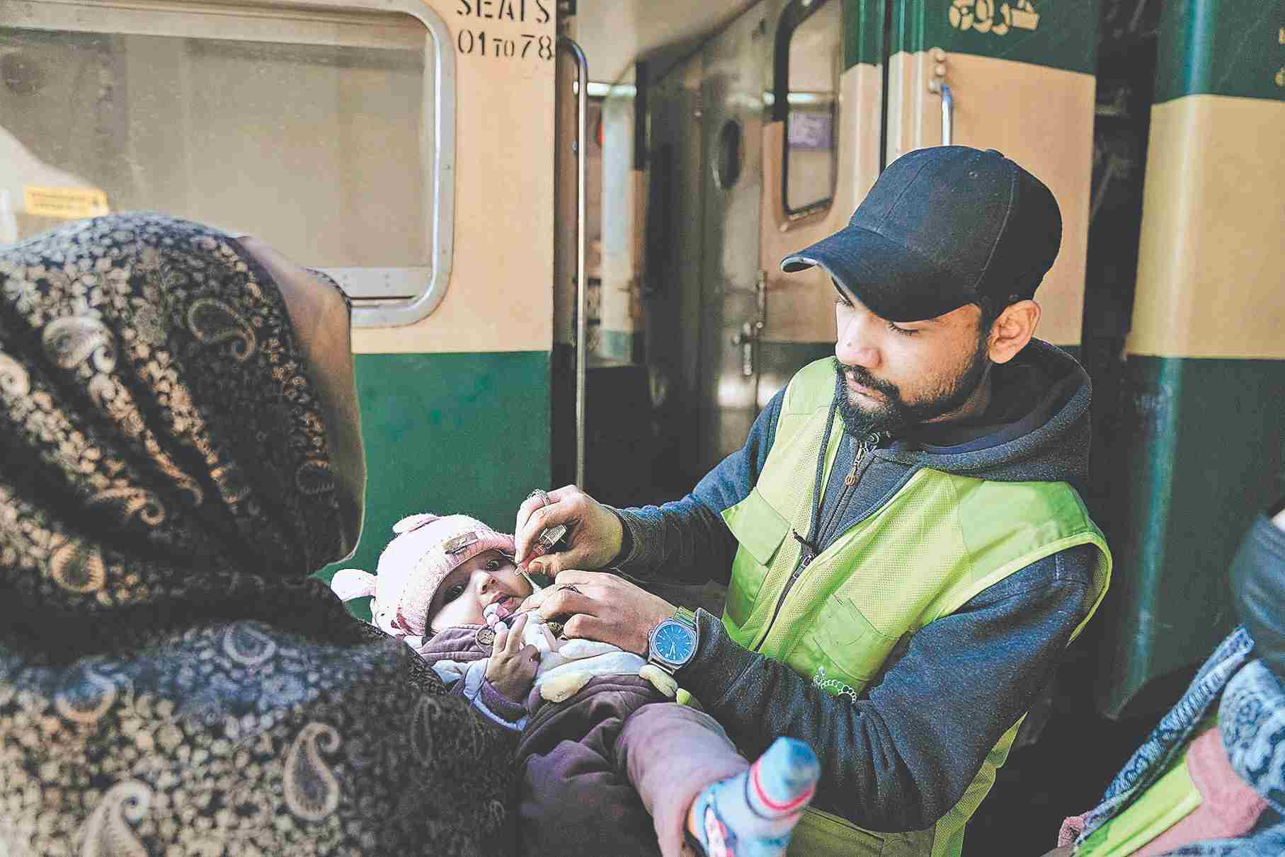 94,000 children vaccinated in polio campaign in Gaza