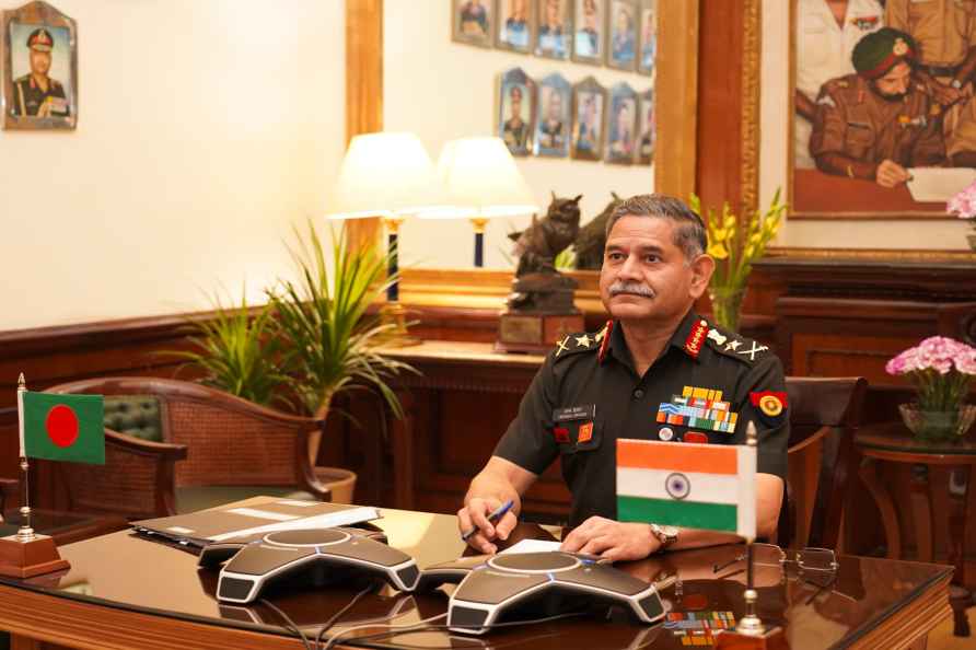 Army Chief interacts with his Bangladesh counterpast