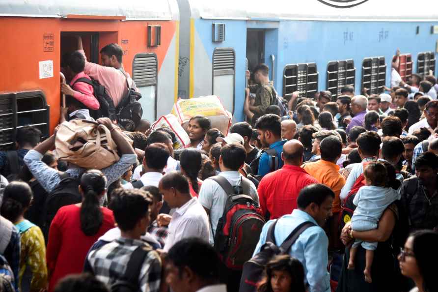 Heavy rush at Patna Junction during Chhath