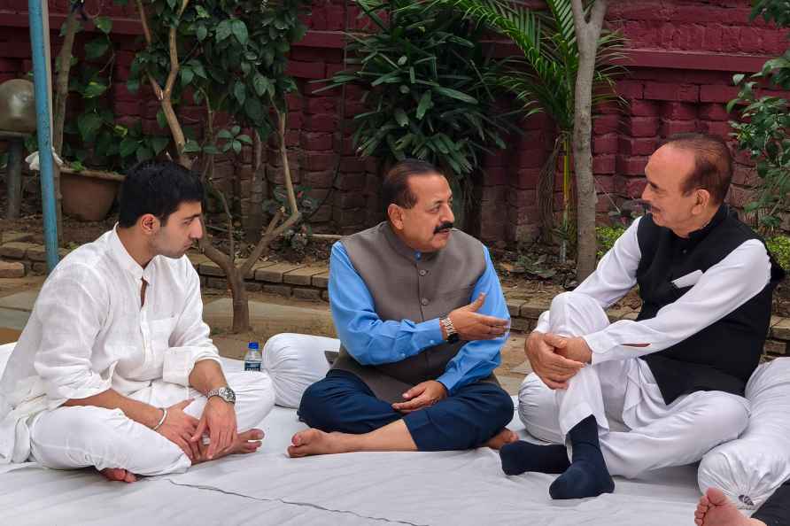 Jitendra Singh, Ghulam Nabi Azad at Devender Rana's residence