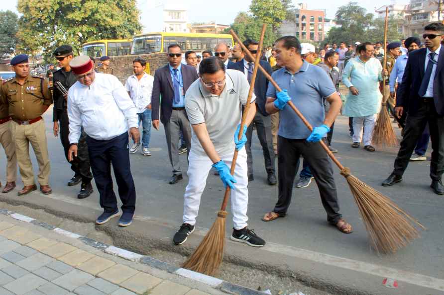 Cleaniness drive on U'khand foundation day's eve