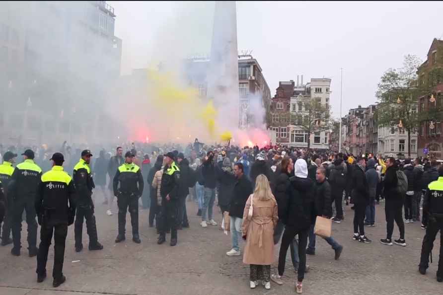 Maccabi Tel Aviv supporters at the Dam square