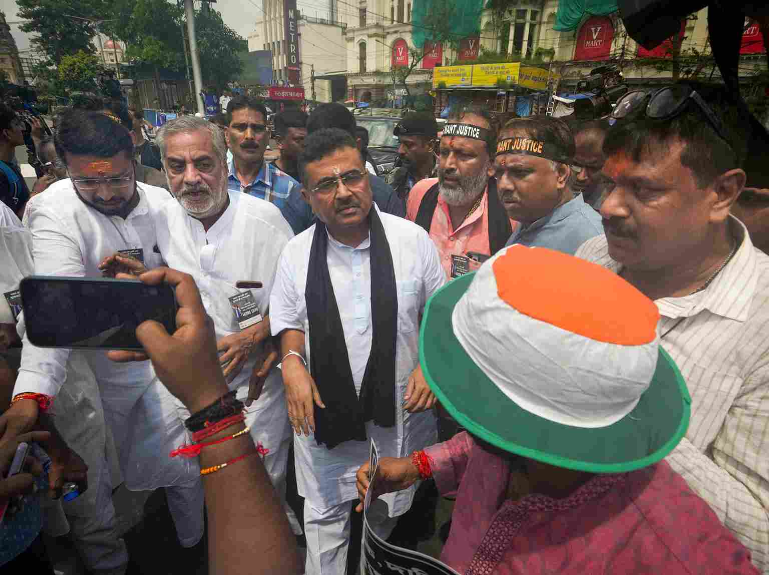 March to Nabanna turns violent; parents of RG Kar victim accuse police of beating them