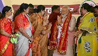 Congress, SP playing divisive politics, says PM Modi in Agra