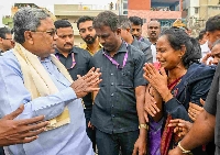 B'luru building collapse: CM visits site, says officials will be held responsible