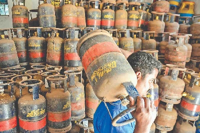 Sale of 5 kg LPG cylinders touches 14.3 lakh, PNG connections rise to 4.4 lakh