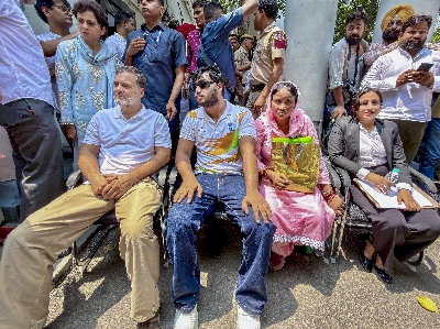 Pellet guns issue intensifies: LoP Rahul Gandhi reaches police station at Parliament Street